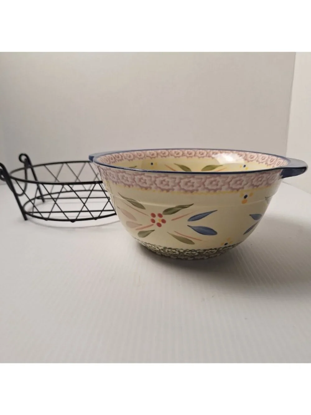 TEMP-TATIONS OLD WORLD 1.5 QUART PRESENTABLE OVENWARE BY TARA METAL STAND/BASKET